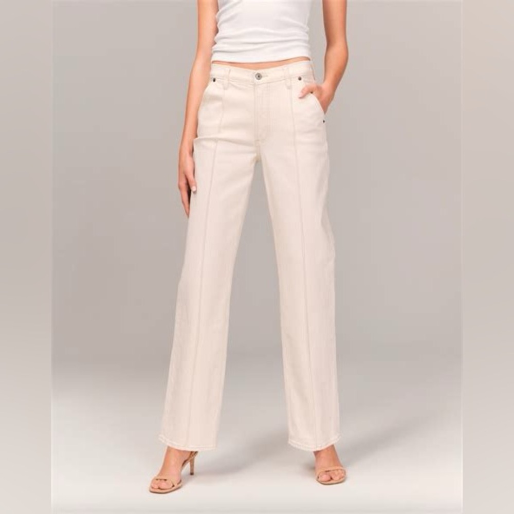 NWT Abercrombie & Fitch The Baggy Mid Rise Curve Love Jean 4L SOLD OUT ONLINE